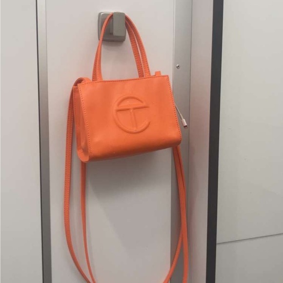 telfar small orange purse - Picture 2 of 2